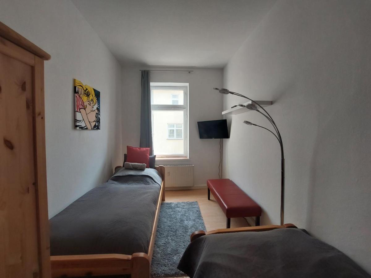 Schoene Zwei-Zimmer-Wohnung "W2" Mit 4 Einzelbetten Und Wlan In Zwenkau Bei Leipzig Im Neuseenland Exteriör bild