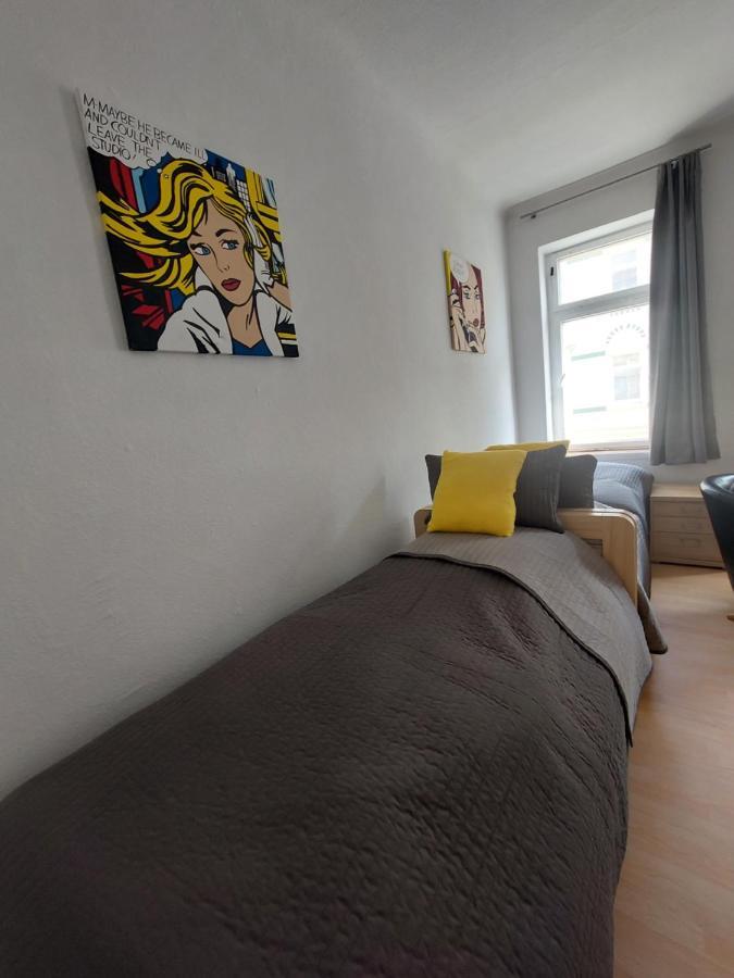 Schoene Zwei-Zimmer-Wohnung "W2" Mit 4 Einzelbetten Und Wlan In Zwenkau Bei Leipzig Im Neuseenland Exteriör bild