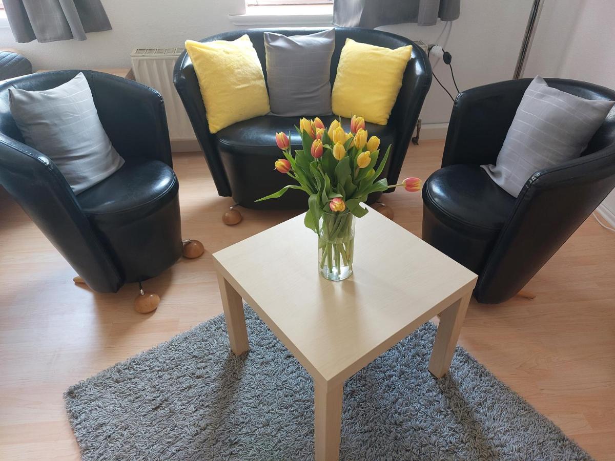 Schoene Zwei-Zimmer-Wohnung "W2" Mit 4 Einzelbetten Und Wlan In Zwenkau Bei Leipzig Im Neuseenland Exteriör bild