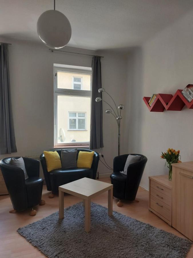 Schoene Zwei-Zimmer-Wohnung "W2" Mit 4 Einzelbetten Und Wlan In Zwenkau Bei Leipzig Im Neuseenland Exteriör bild