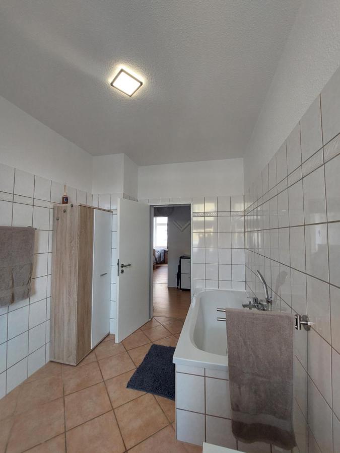 Schoene Zwei-Zimmer-Wohnung "W2" Mit 4 Einzelbetten Und Wlan In Zwenkau Bei Leipzig Im Neuseenland Exteriör bild