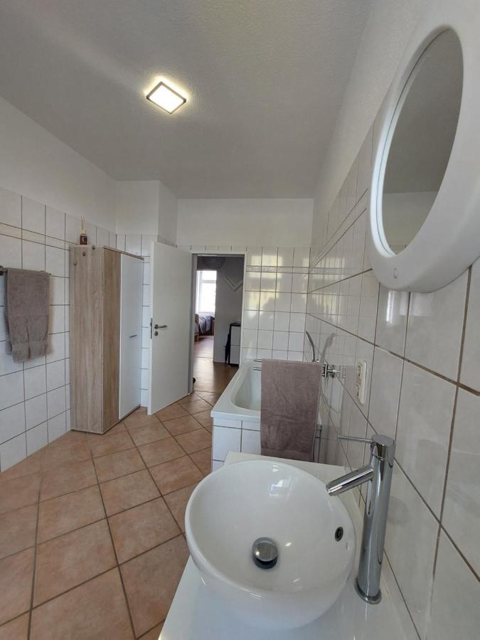 Schoene Zwei-Zimmer-Wohnung "W2" Mit 4 Einzelbetten Und Wlan In Zwenkau Bei Leipzig Im Neuseenland Exteriör bild