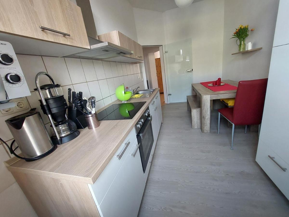 Schoene Zwei-Zimmer-Wohnung "W2" Mit 4 Einzelbetten Und Wlan In Zwenkau Bei Leipzig Im Neuseenland Exteriör bild