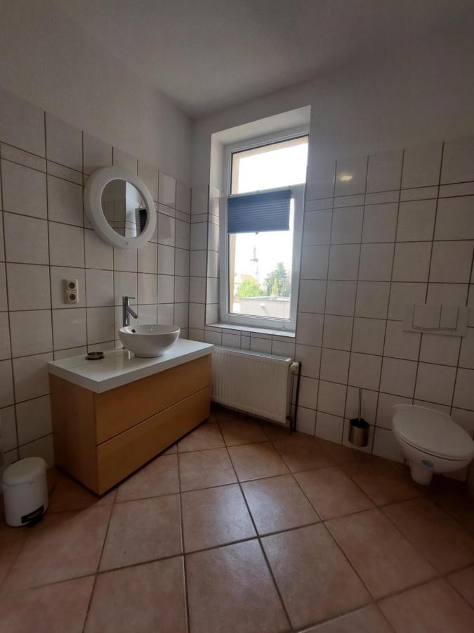 Schoene Zwei-Zimmer-Wohnung "W2" Mit 4 Einzelbetten Und Wlan In Zwenkau Bei Leipzig Im Neuseenland Exteriör bild