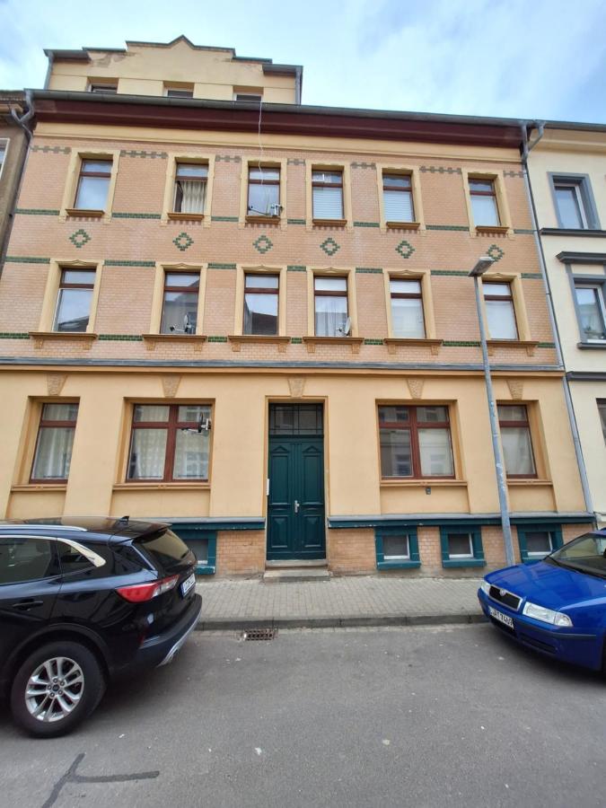 Schoene Zwei-Zimmer-Wohnung "W2" Mit 4 Einzelbetten Und Wlan In Zwenkau Bei Leipzig Im Neuseenland Exteriör bild